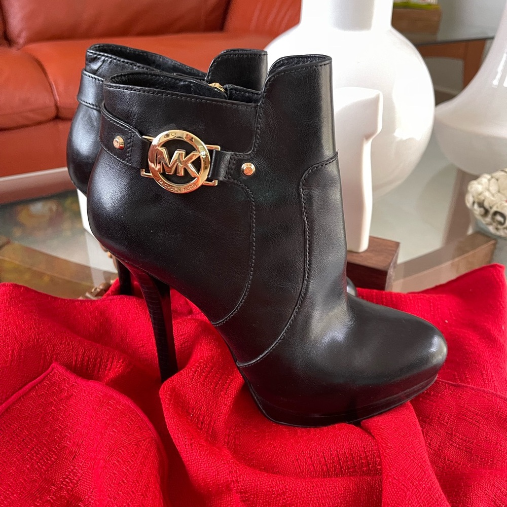 MICHAEL KORS ANKLE HIGH HEELS BOOTS